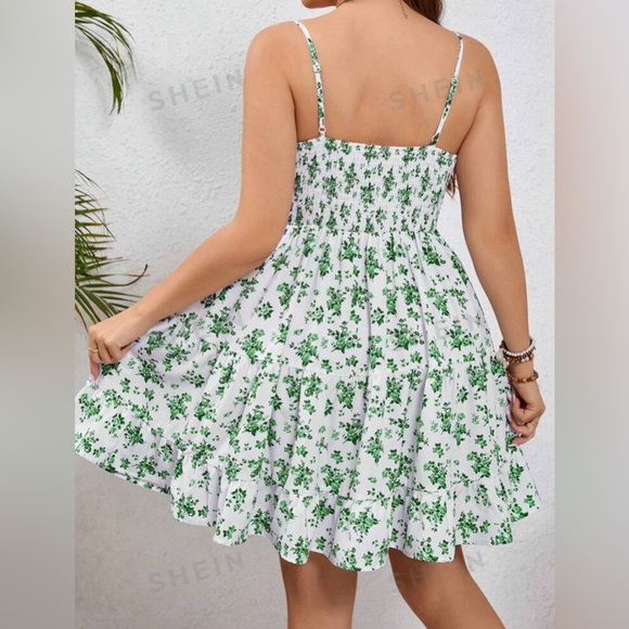 Green floral dress NWT - Picture 2 of 3
